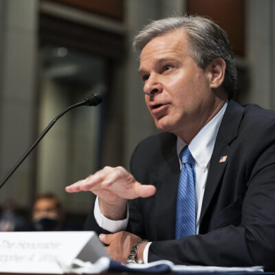 Director del FBI afirma que las investigaciones de la agencia atribuyen el origen del Covid-19 a un laboratorio