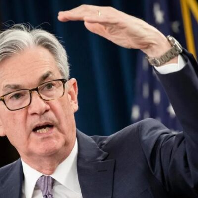 El dólar se recupera y gana terreno en Colombia: Powell advierte sobre tasas más altas.