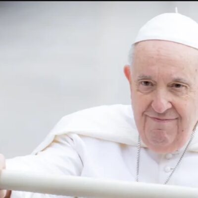 Papa Francisco saldrá del hospital luego de ser tratado por bronquitis