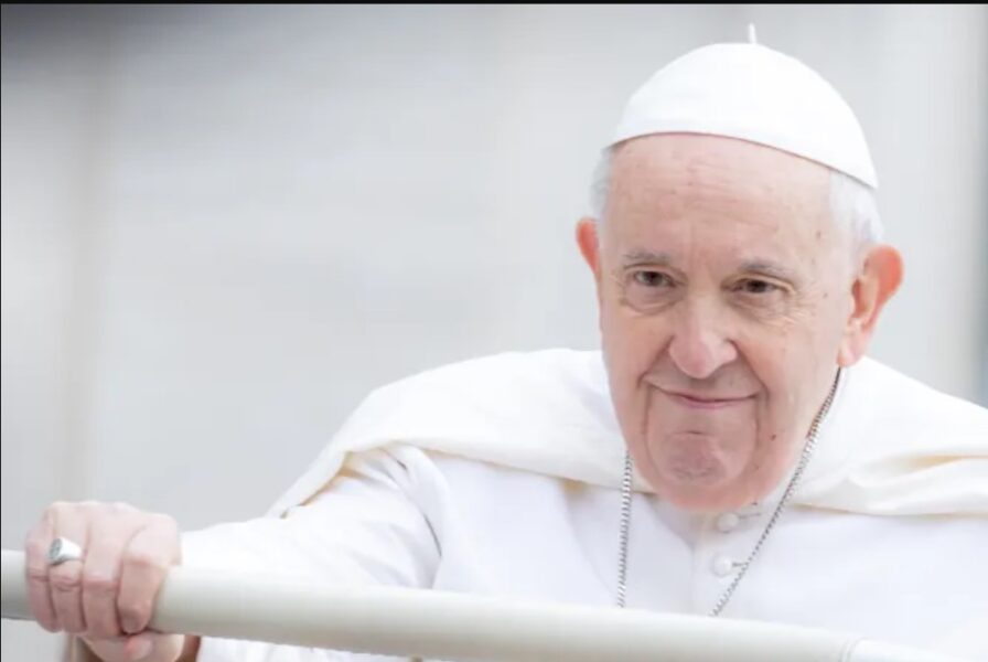 Papa Francisco saldrá del hospital luego de ser tratado por bronquitis