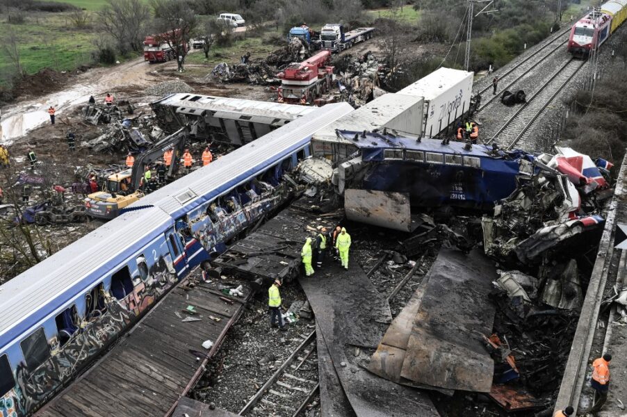 Choque de trenes en Grecia deja decenas de muertos