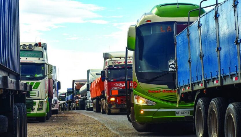 Bloqueos en la frontera peruana impactan en Bolivia: transportistas y comerciantes al borde «de la quiebra»