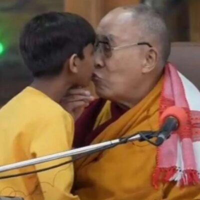 Dalái Lama genera controversia e indignación tras besar a un menor
