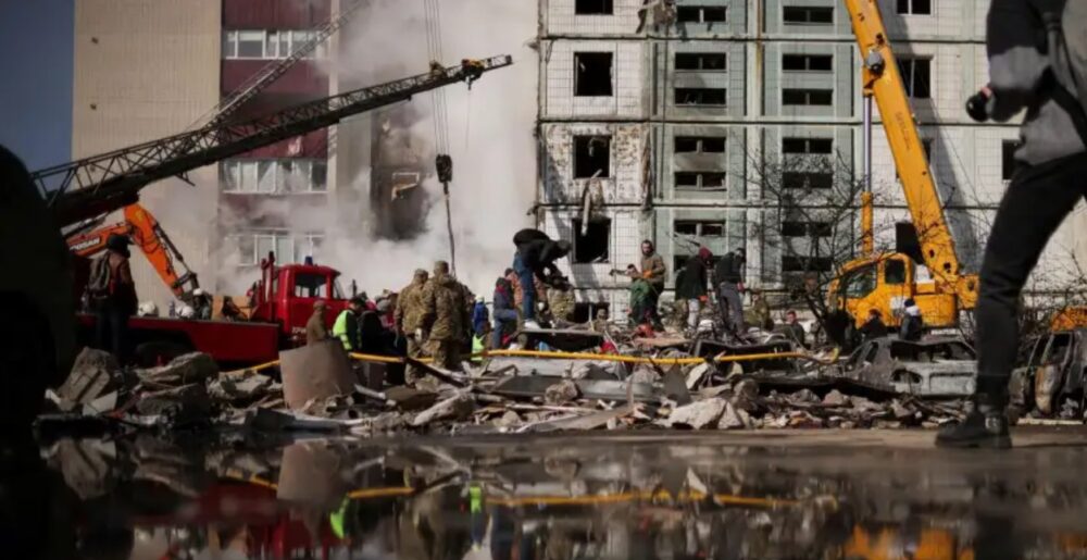 Ataque aéreo en Ucrania deja decenas de muertos