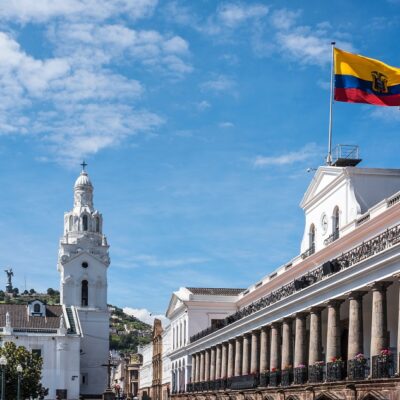 ¿Por qué los inversores están pausando sus negocios en Ecuador?