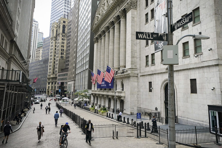Nueva crisis por colapso de bancos en Estados Unidos golpea Wall Street