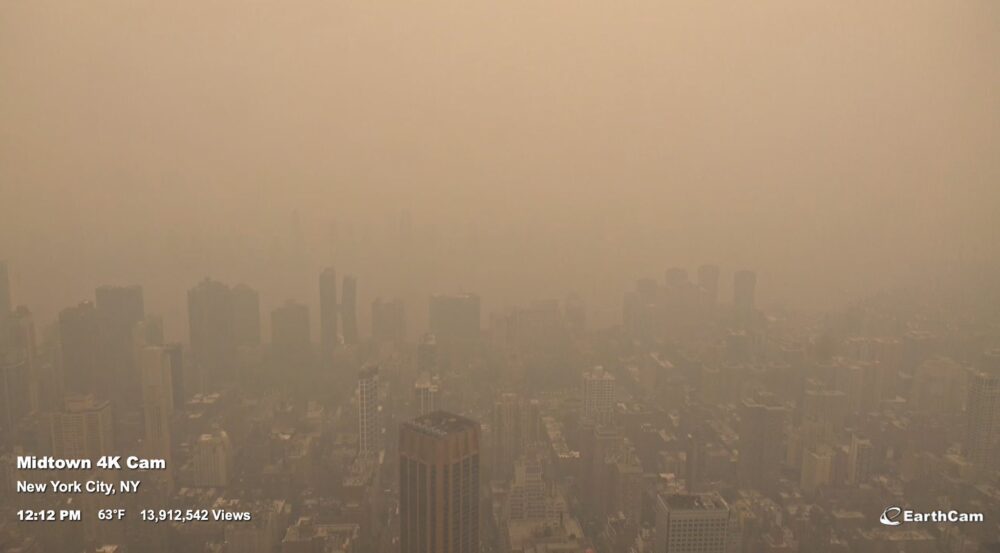Nube de humo por incendios forestales de Canadá afecta ciudades del este de EU