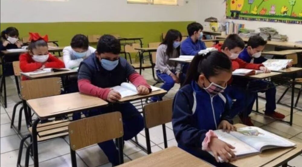 Chile vuelve al uso de cubrebocas en escuelas ante la alza de contagios por virus respiratorios