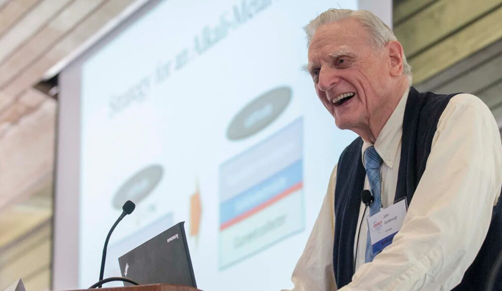 Muere John Goodenough, Premio Nobel quien revolucionó «lo recargable» por medio del litio.