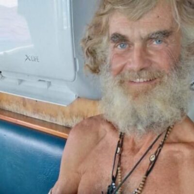 Tim Shaddock y su perrita son rescatados luego de 3 meses de naufragio