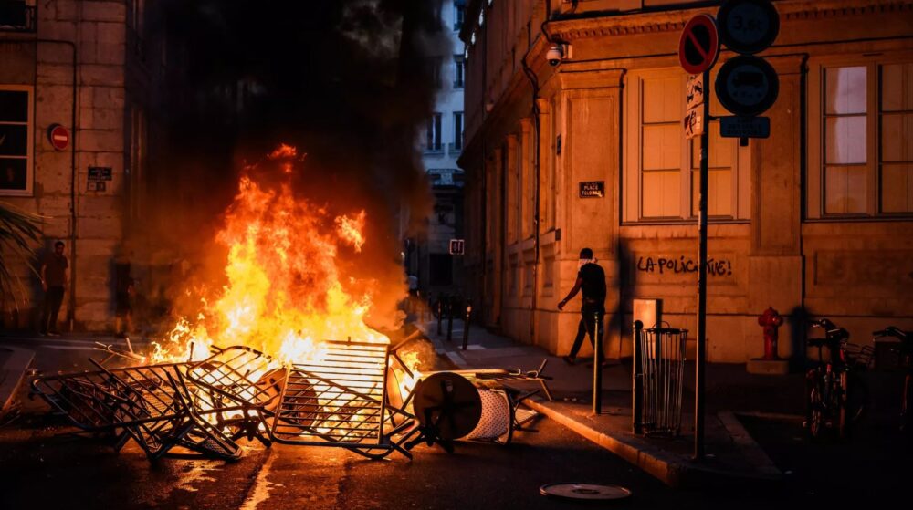 Francia vive ola de protestas tras caso de brutalidad policiaca