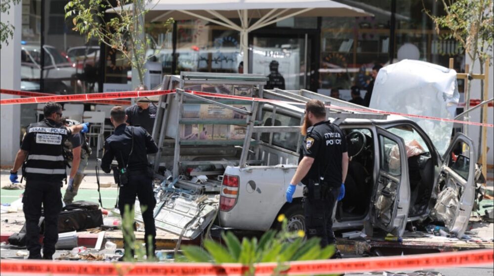 Atentado en Tel Aviv: atropello y ataque con cuchillo deja 7 heridos