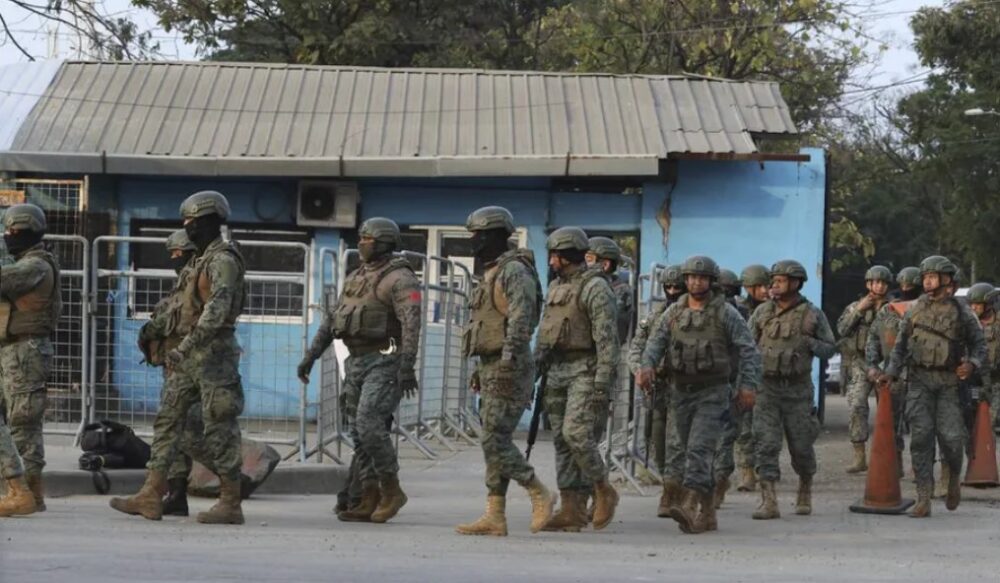 Lasso decreta estado de excepción en Ecuador por revueltas en cárceles
