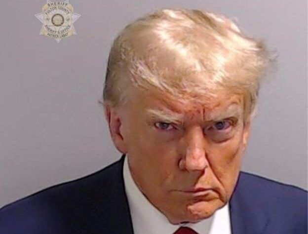 Trump sale de la carcel en libertad bajo fianza