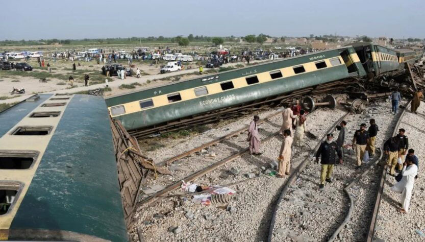 Decenas de muertos y heridos en Pakistán por accidente de tren