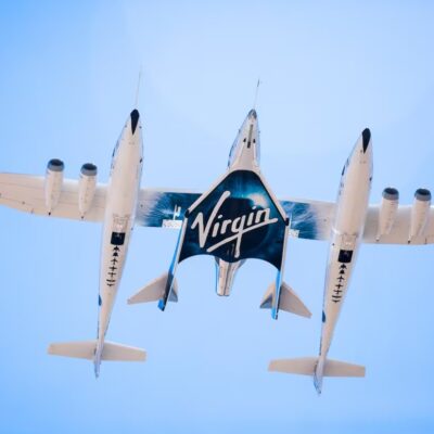 Virgin Galactic realiza primer viaje al espacio tripulado