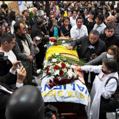 Rinden homenaje a Fernando Villavicencio en cierre de campañas