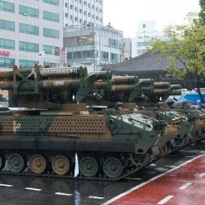 Corea del Sur exhibe misiles, drones y tanques en un inusual desfile militar