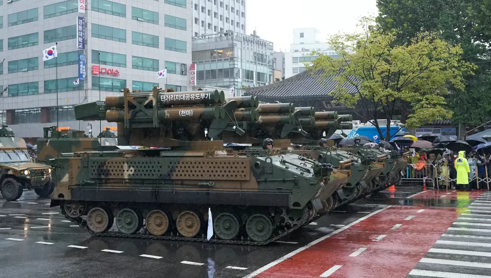 Corea del Sur exhibe misiles, drones y tanques en un inusual desfile militar
