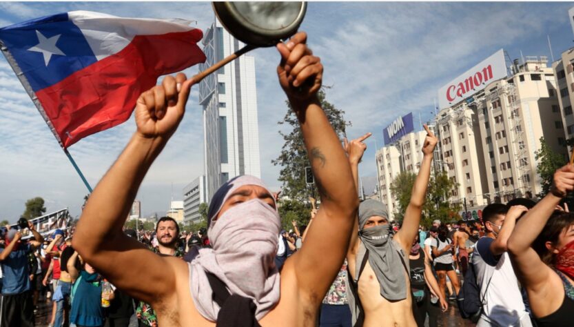 Varios detenidos y heridos en Chile por aniversario de estallido social en Chile