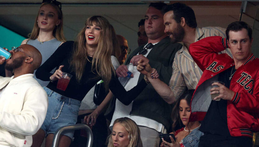 Taylor Swift, Ryan Reynolds y Hugh Jackman presentes en partido Kansas vs Jets