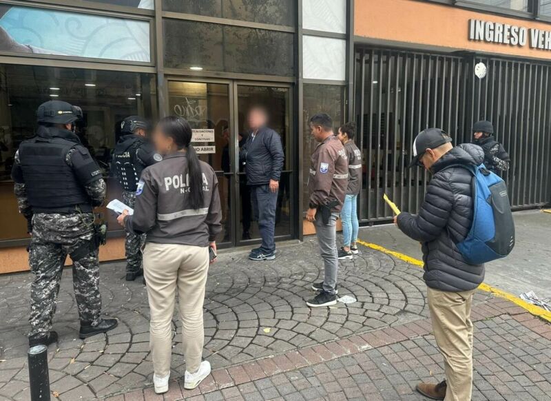 Fiscalía Allana Prefectura de Pichincha en Ecuador en medio de investigación por corrupción