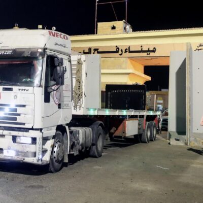 Entra el primer camión de combustible a Gaza desde el inicio de la guerra