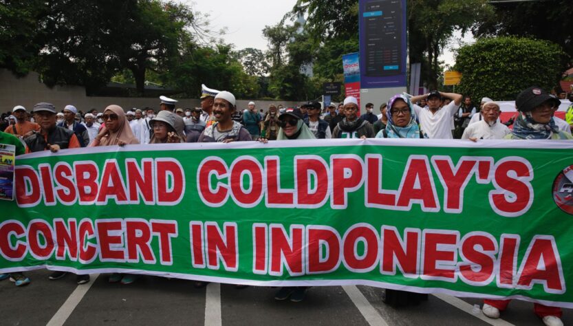 Cientos de musulmanes conservadores protestan por el concierto de Coldplay en Indonesia