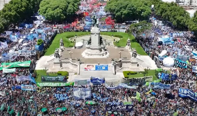 Paro nacional en Argentina: miles se manifiestan en contra de reformas