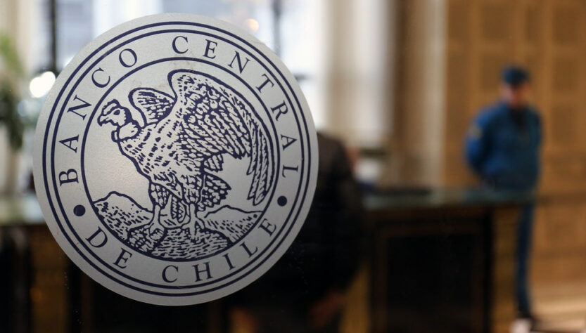 Expertos en política monetaria sugieren al Banco Central de Chile reducir las tasas de interés al 5,25%
