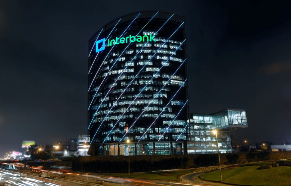 Interbank suspende atención en todas sus agencias en Perú por fallo del sistema a nivel nacional