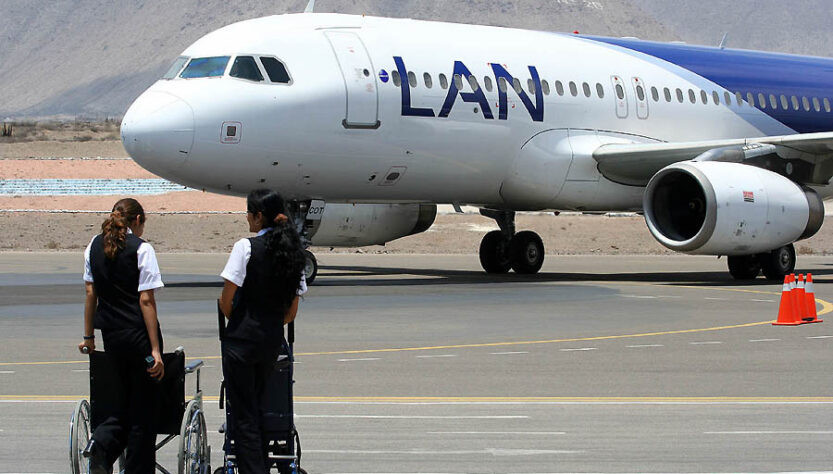 Aerolíneas en Chile alertan dificultades para cumplir con la Ley de Migraciones impulsada por el gobierno de Boric