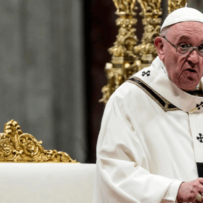 El papa sufre una neumonía bilateral y su estado es “complejo”