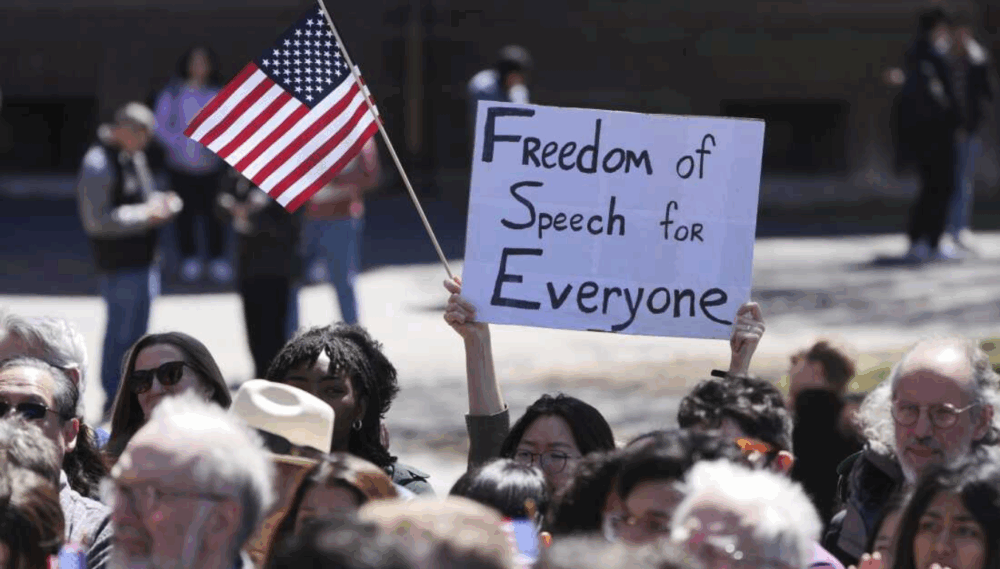 Harvard demanda al gobierno de Trump por congelación de fondos y presión ideológica