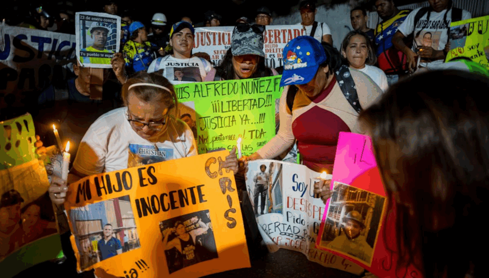 Familiares de venezolanos detenidos en El Salvador exigen a Bukele su liberación