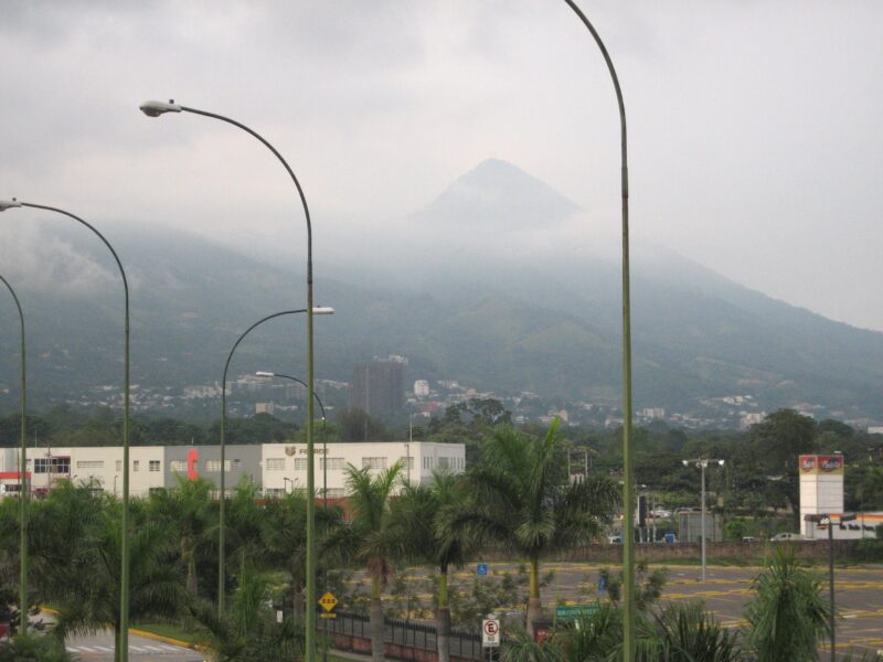 El Salvador: Pronostican lluvias y tormentas desde el mediodía para el país