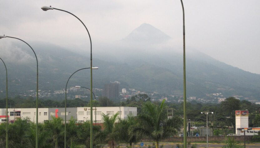 El Salvador: Pronostican lluvias y tormentas desde el mediodía para el país