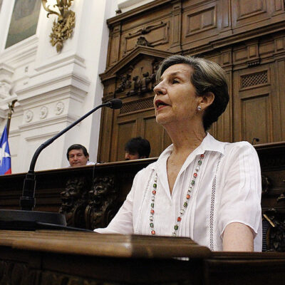 Fiscalía interroga a exsenadora Isabel Allende por fallida venta de casa familiar