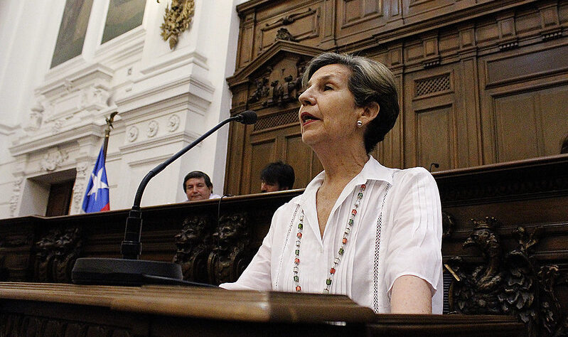 Fiscalía interroga a exsenadora Isabel Allende por fallida venta de casa familiar