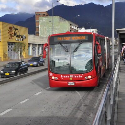 Bogotá enfrenta jornada caótica por bloqueos y parálisis parcial del transporte público