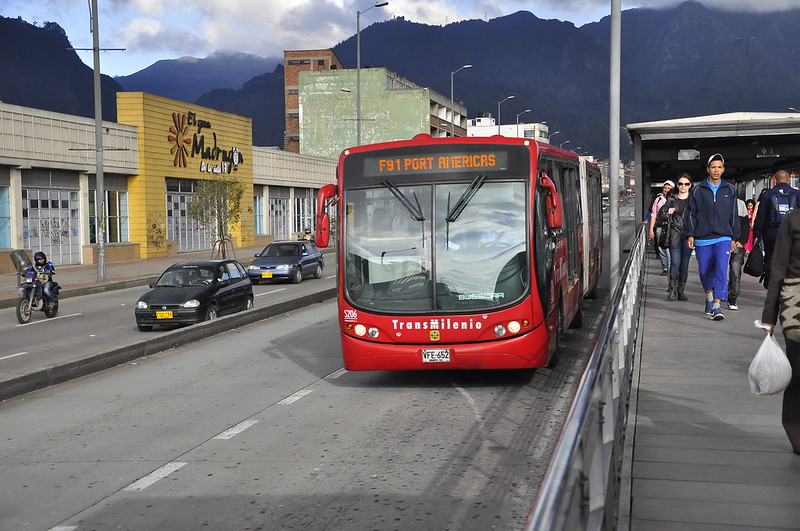 Bogotá enfrenta jornada caótica por bloqueos y parálisis parcial del transporte público