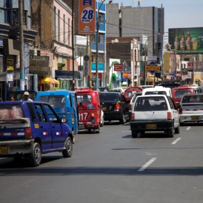Policía captura a dos sujetos tras robo en transporte público en Comas