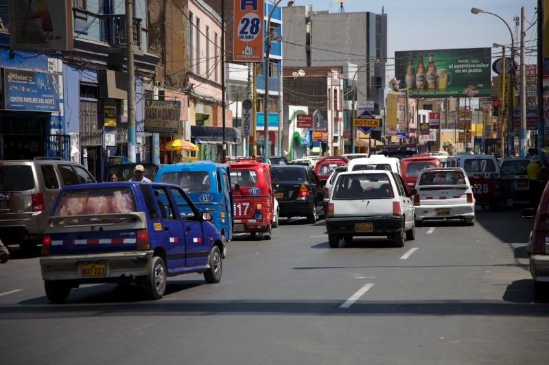 Policía captura a dos sujetos tras robo en transporte público en Comas