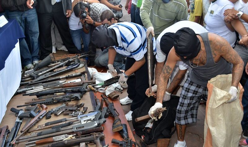 El Salvador: Autoridades salvadoreñas alertan sobre grupo criminal vinculado a estudiantes capturados recientemente.