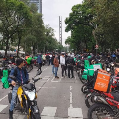 México: repartidores y conductores de plataformas exigen diálogo al STPS y al IMSS: «Con nuestros ingresos no, escúchenos»