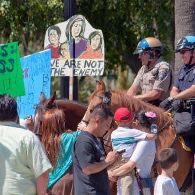En California redadas migratorias provocan protestas y acciones legales