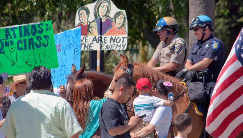 En California redadas migratorias provocan protestas y acciones legales