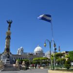 Economía de El Salvador: perspectivas mixtas con desaceleración y consumo como motores