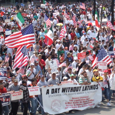 Tres razones por las que los latinos impulsan el motor económico de EE.UU.