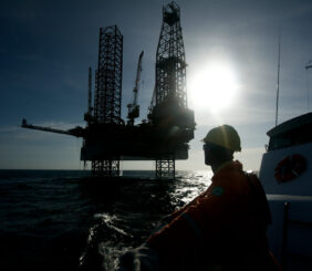 Trump anuncia el control de hasta 50 millones de barriles de crudo venezolano: ¿Qué significa para el mercado?